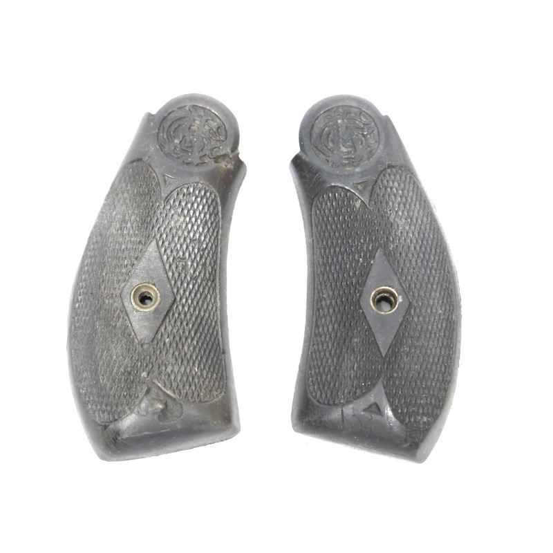 Paire de plaquettes de crosse bakélite revolver Smith et Wesson Réf 12 box 216