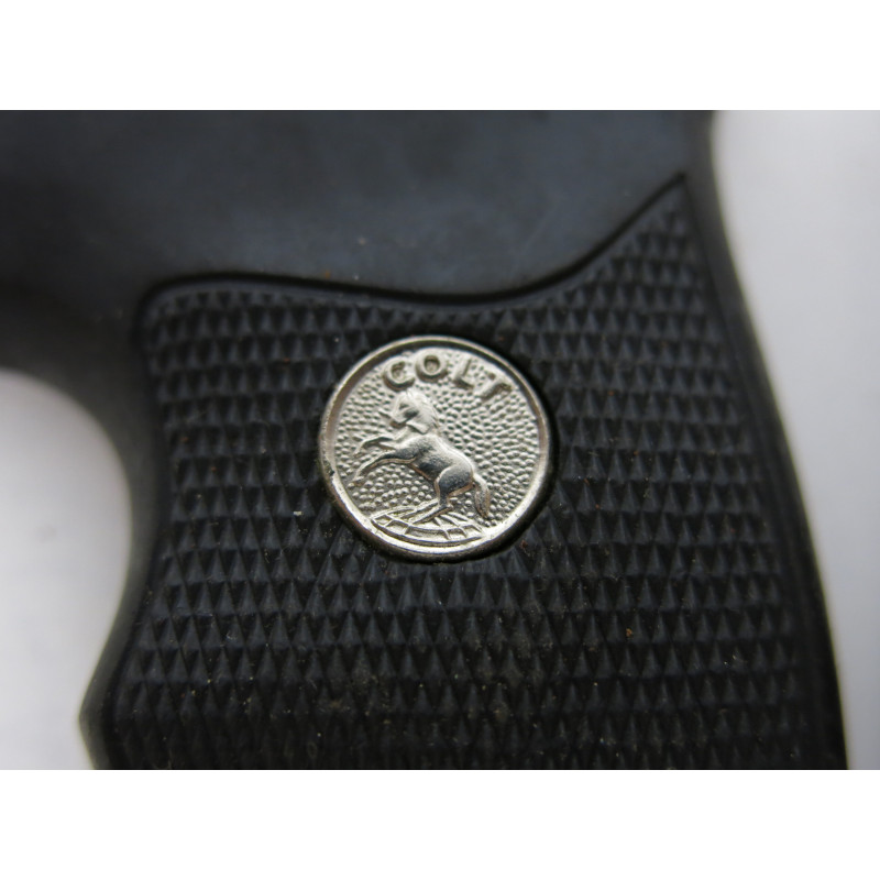 Plaquettes revolver COLT V frame   ref box 217 