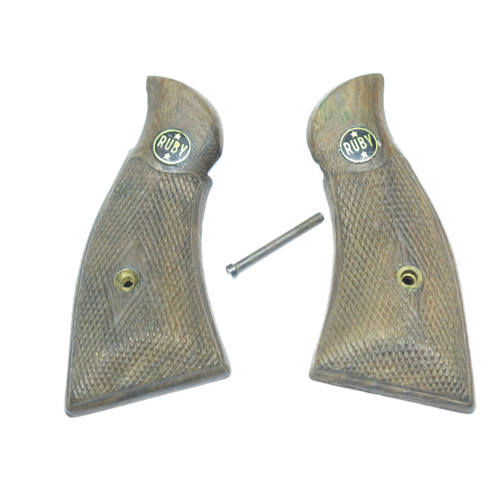 Paire de plaquettes de crosse  bois revolver RUBY  ref 110 box 217