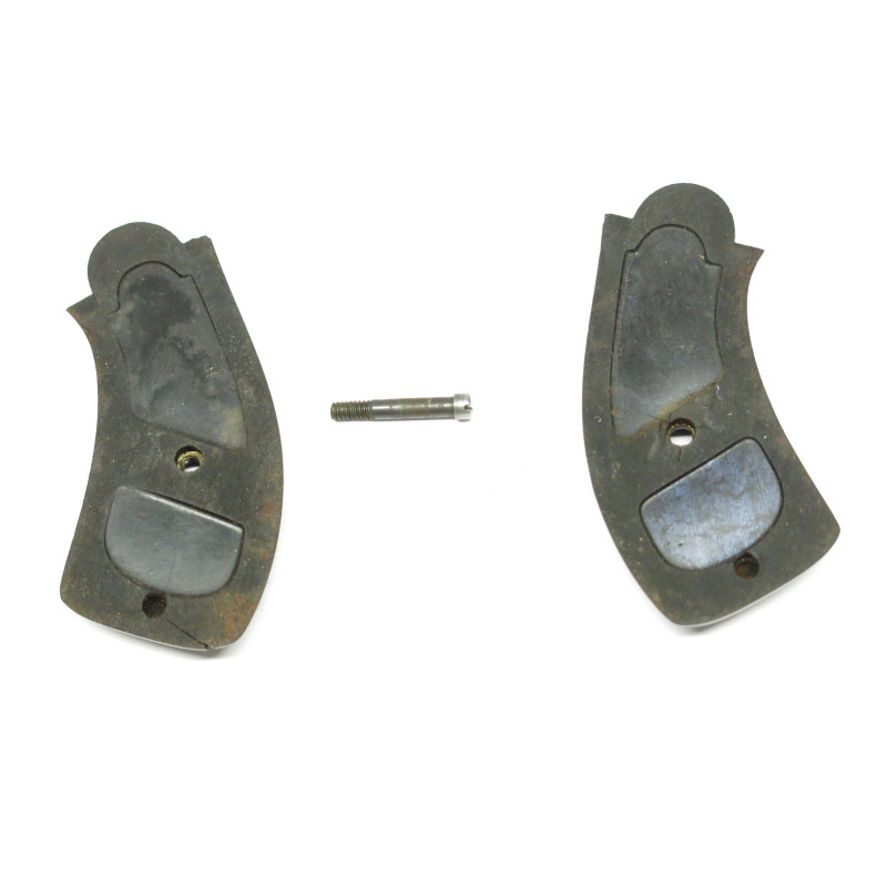 Paire de plaquettes de crosse bakélite revolver Réf 777 box 217
