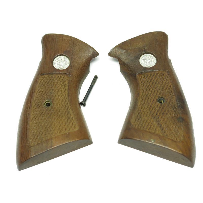 Paire de plaquettes de crosse  bois revolver TAURUS  ref 36 box 217