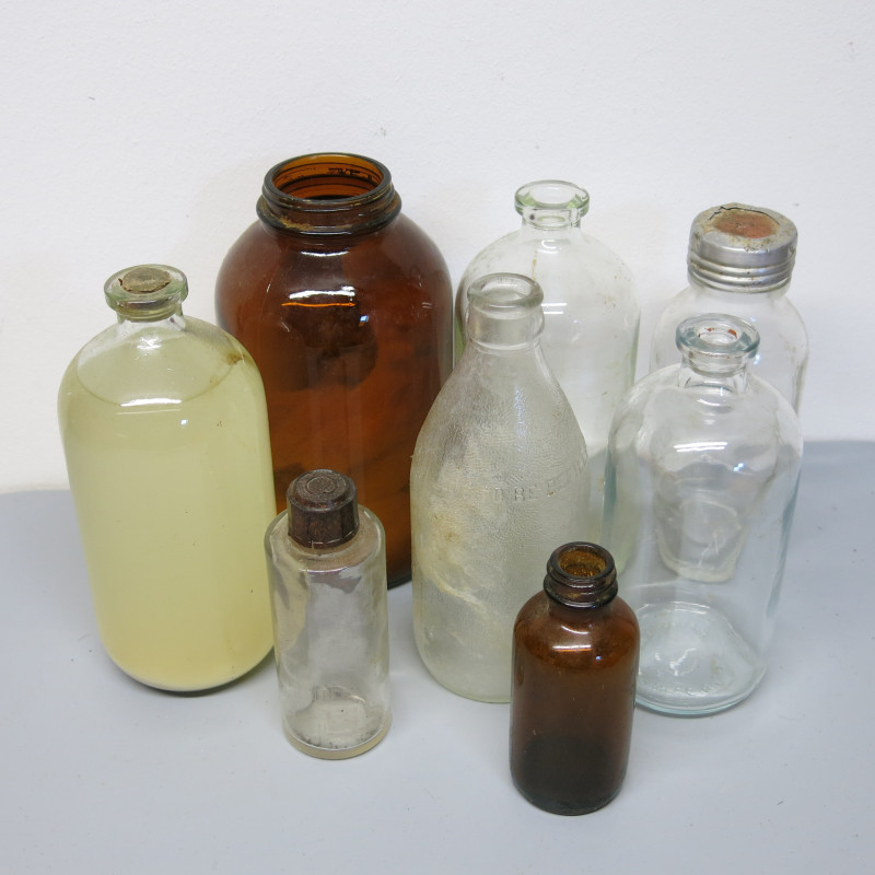 Lot de 8 recipients en  verres medical US ww2 ref lot box 222 