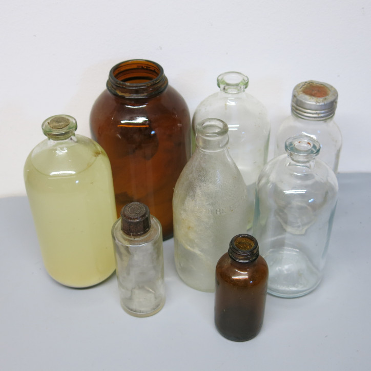 Lot de 8 recipients en  verres medical US ww2 ref lot box 222 
