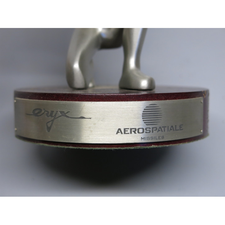 Figurine en etain  avec plaque missile ERYX Aerospatiale 