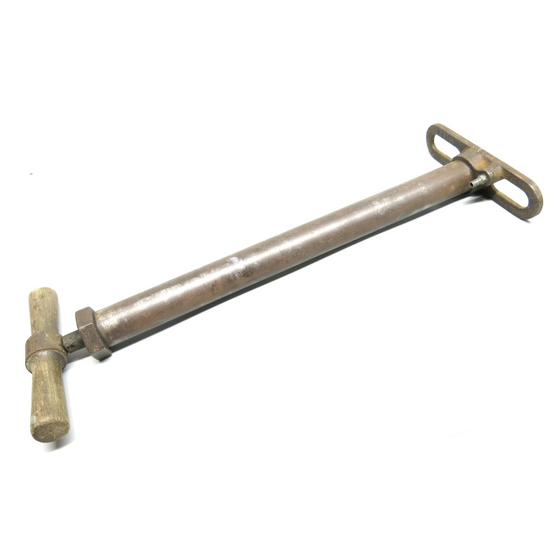 Pompe de jeep US datée 1942 ref 222