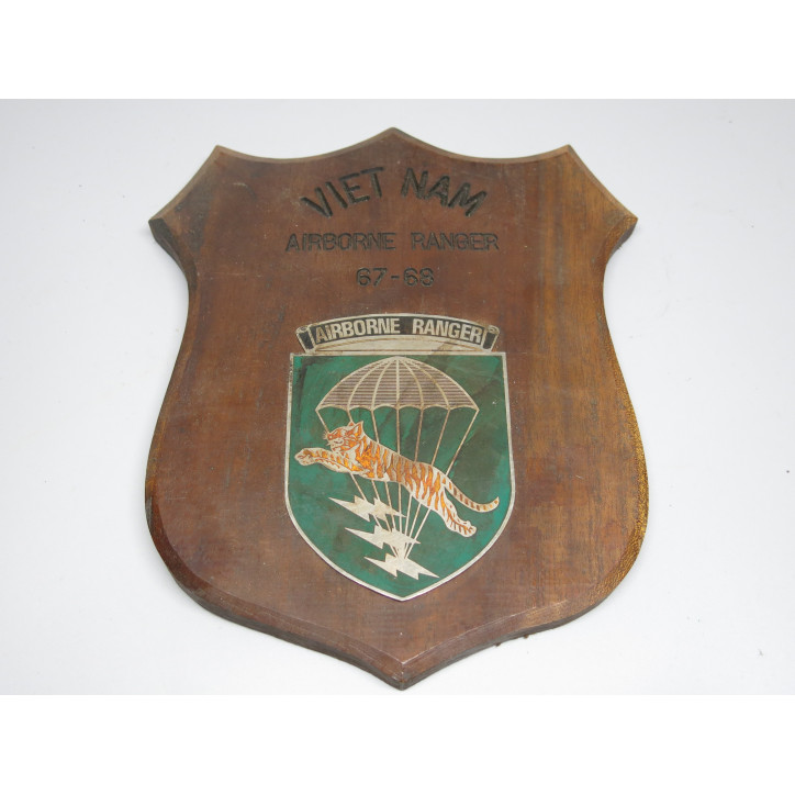 Plaque sur bois US Vietnam  Airborne Ranger 67-68 ref 871