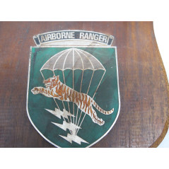 Plaque sur bois US Vietnam  Airborne Ranger 67-68 ref 871