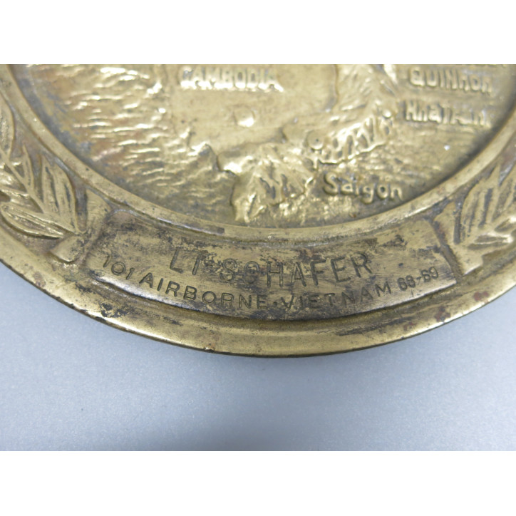 Plaque bronze commemorative  memory of Vietnam  Lt Schaffer 101 Airborne 68-69 ref 155