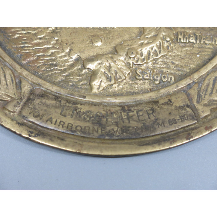 Plaque bronze commemorative  memory of Vietnam  Lt Schaffer 101 Airborne 68-69 ref 155