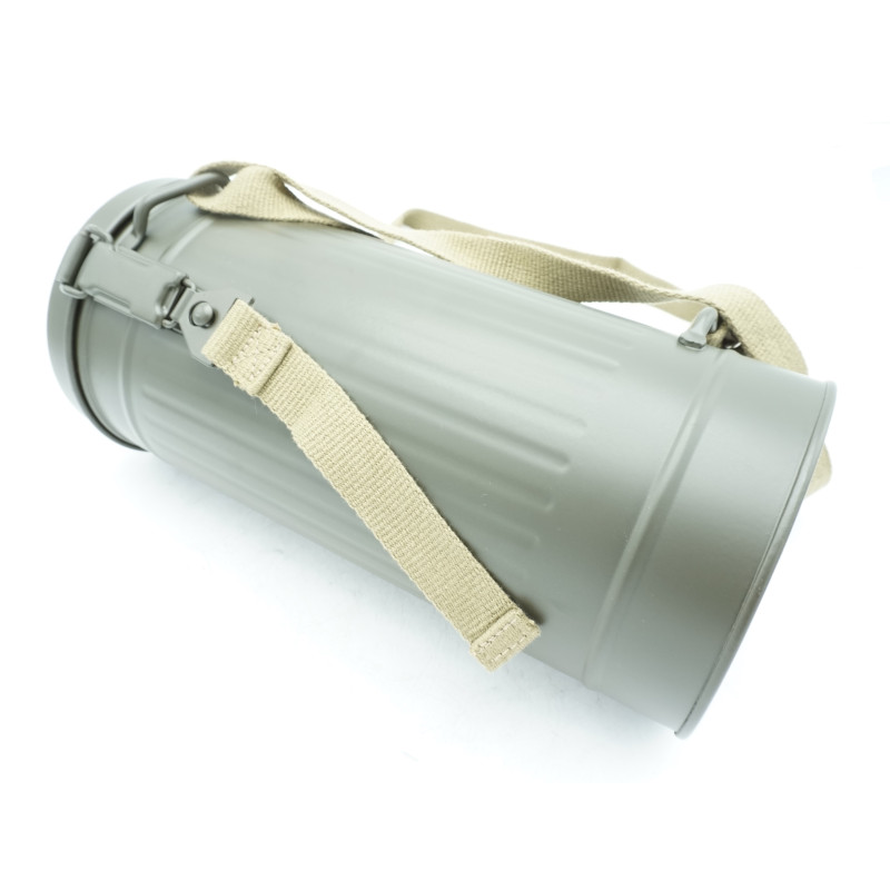 Boite de masque à gaz allemande avec bretelles new Boite de masque à gaz allemande avec bretelles new