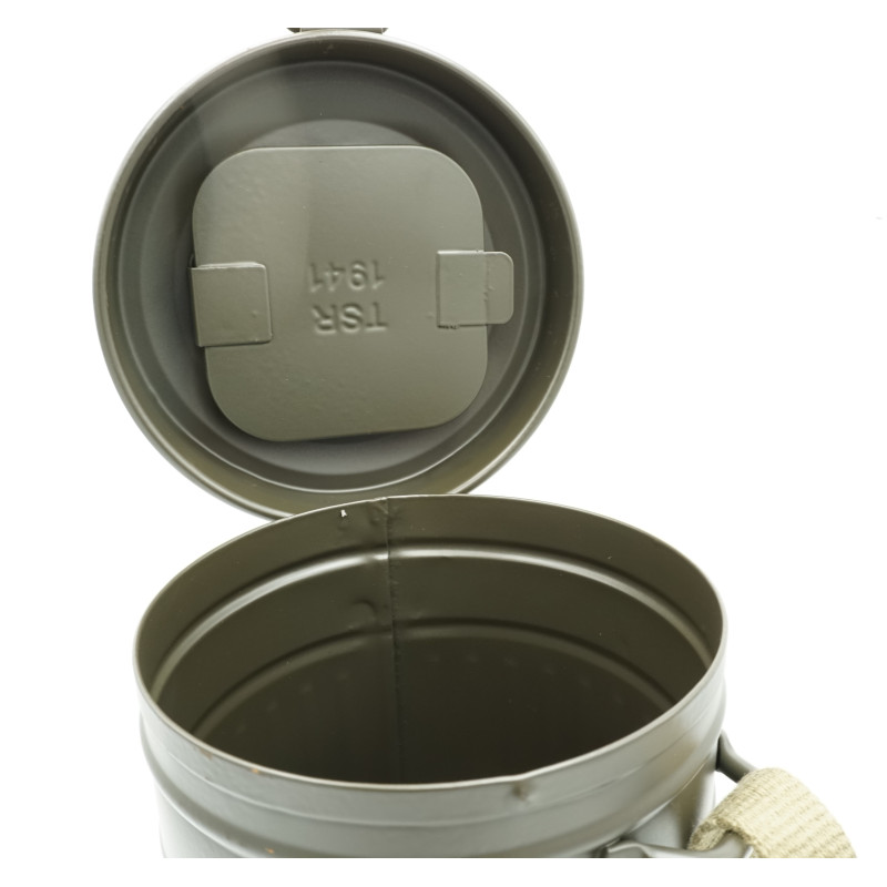 Boite de masque à gaz allemande avec bretelles new Boite de masque à gaz allemande avec bretelles new