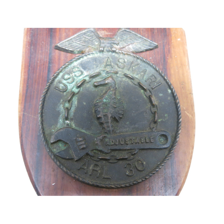 Plaque bronze sur bois US Navy  USS Askari 1964 / 65 ref 433