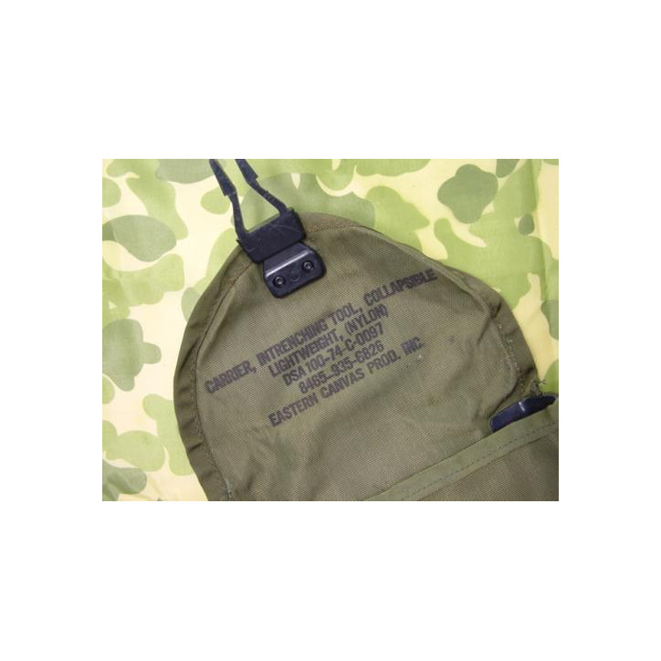 Housse nylon de pelle US trifold datée 1974