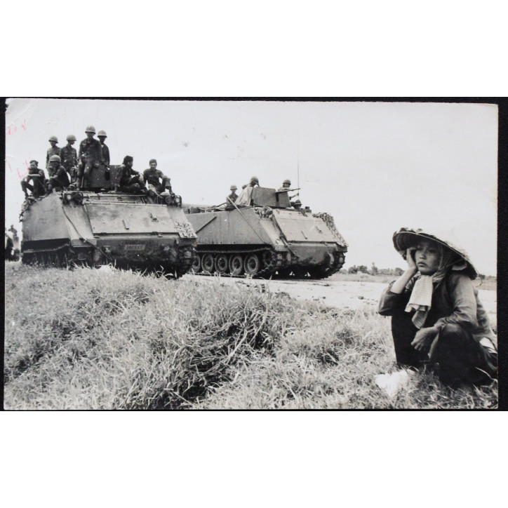 Photo de blindés dans les rizière du Vietnam originale