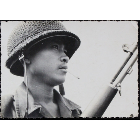Photo portrait originale soldat US Vietnamien avec son clope