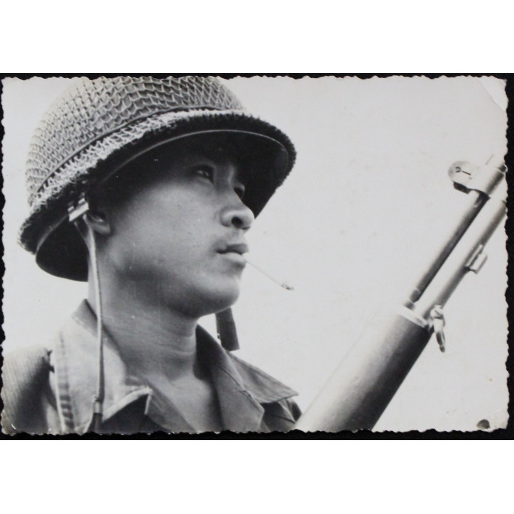 Photo portrait originale soldat US Vietnamien avec son clope