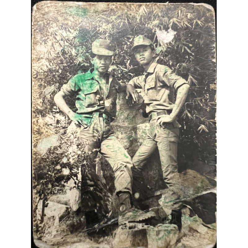 Photo Originale de deux jeunes soldats en tenue de terrain