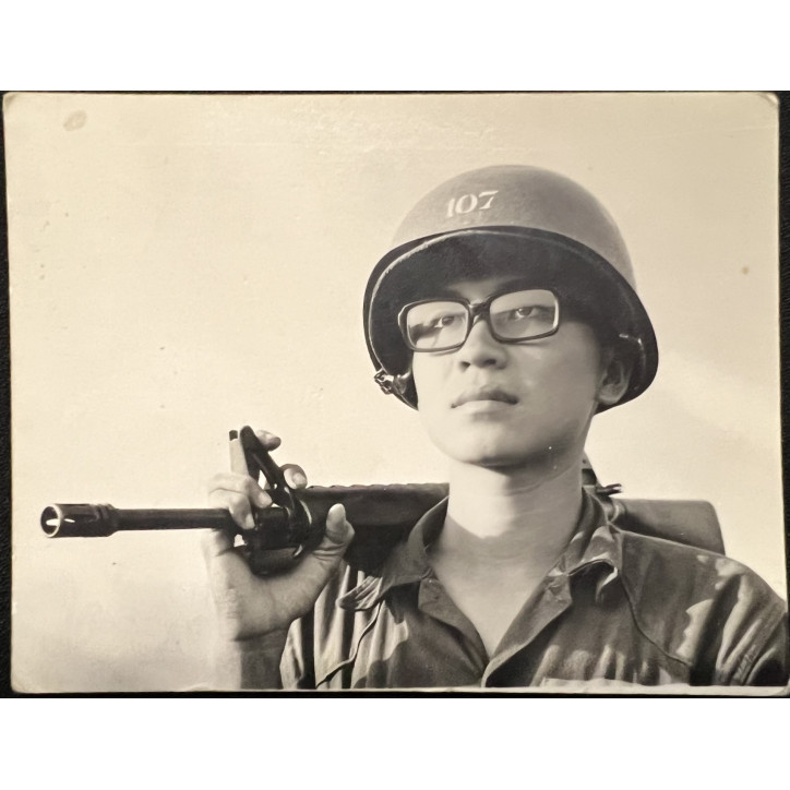 Photo Originale d'un soldat ARVN avec son M16 à l'épaule