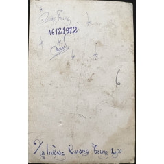 Photo originale d'un soldat ARVN qui pose avec son arme en tenue terrain