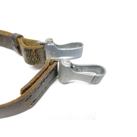 Sangle en cuir porte carte WH ou boite a lunette ou jumelles  ref 147