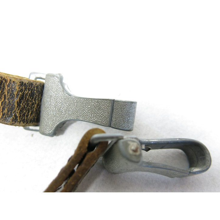Sangle en cuir porte carte WH ou boite a lunette ou jumelles  ref 147