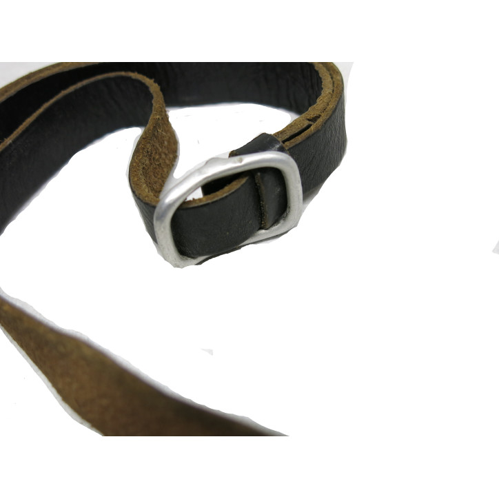 Sangle en cuir porte carte WH ou boite a lunette ou jumelles  ref 180