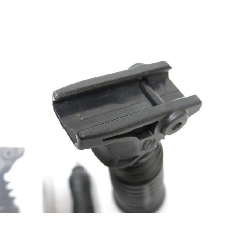 Poignée flexible tactique DPM  version longue couleur black 