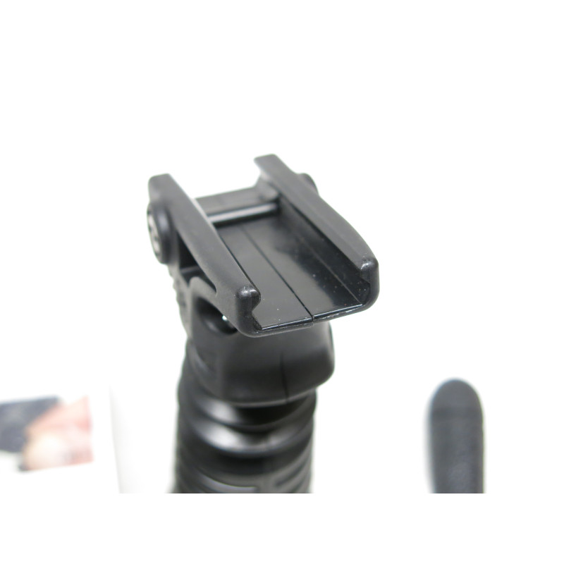 Poignée flexible tactique DPM  version courte couleur noir