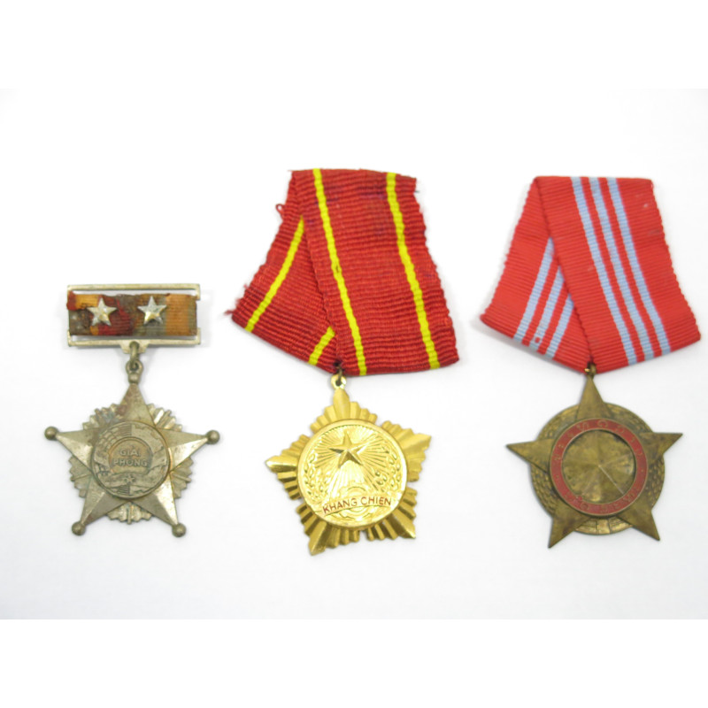 Lot de 3 medailles guerre du Vietnam Nord ref 10 