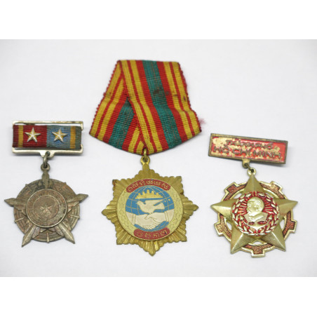 Lot de 3 medailles guerre du Vietnam Nord ref 30
