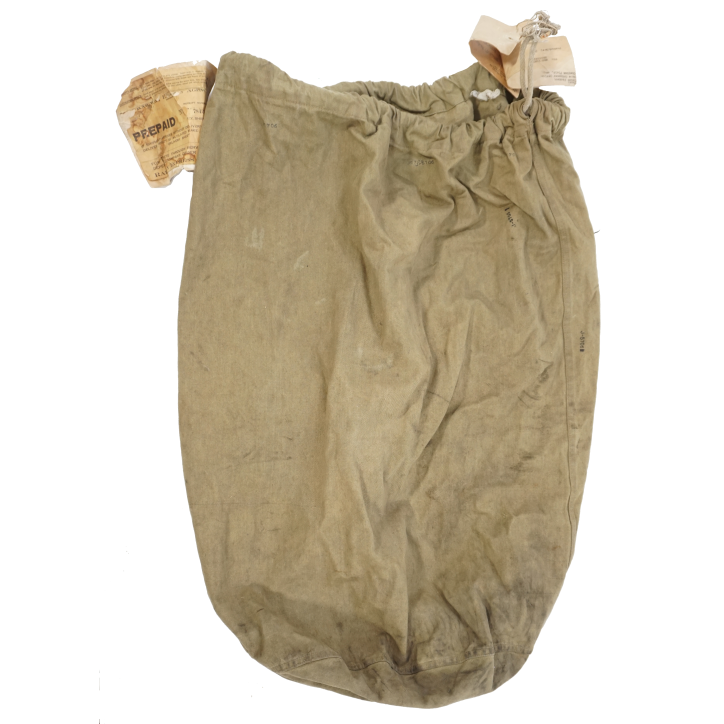 Sac à linge Du soldat Jackson E Grant matricule 13145786 avec étiquettes  et récépissé