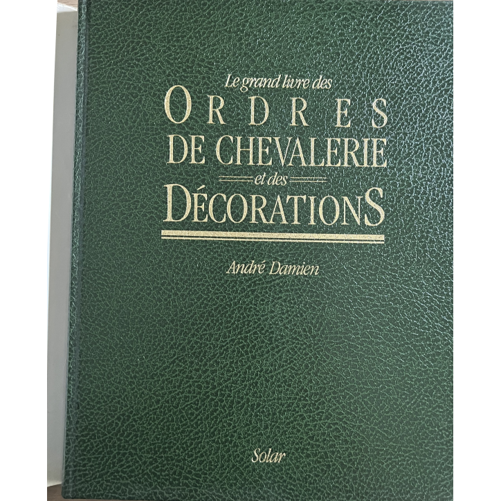 Le grand livre des Ordres de Chevalerie et des décorations de André Damien