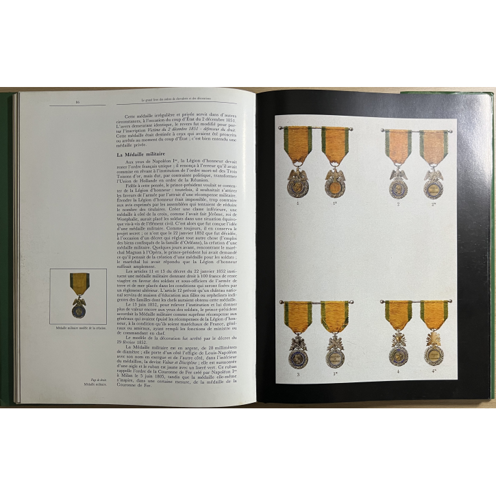 Le grand livre des Ordres de Chevalerie et des décorations de André Damien