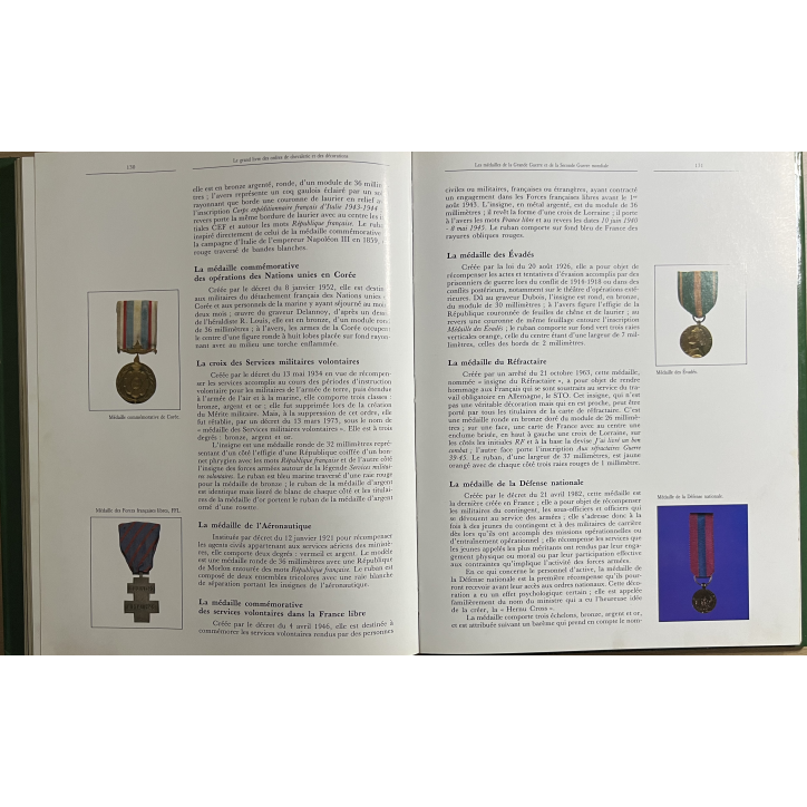 Le grand livre des Ordres de Chevalerie et des décorations de André Damien