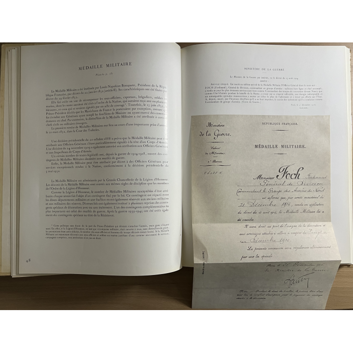 Livre Décorations officielles françaises - Administration des monnaies et médailles