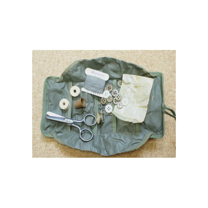 Trousse a couture US ww2  tissu plastifié