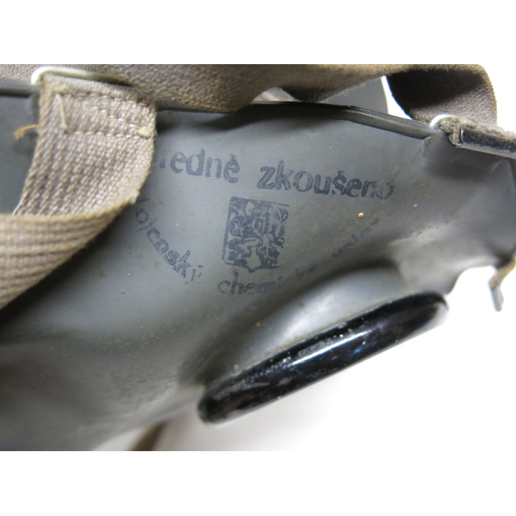Masque a gaz Francais 39/45  etat neuf ref m 36