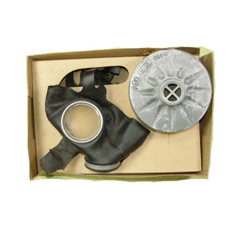 Masque a gaz Allemand Luft 39/45  dans sa boite carton