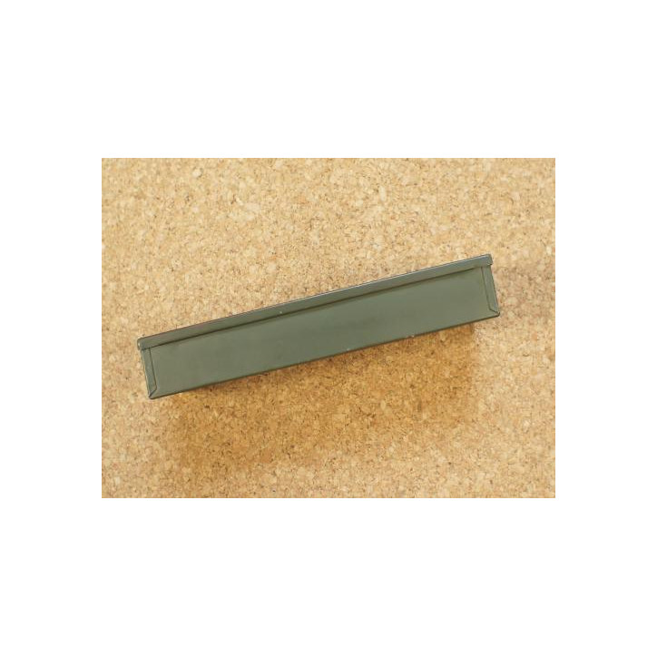 Petite boite vide pour mitrailleur MG 34 ou MG 42 verte Réf bo 477