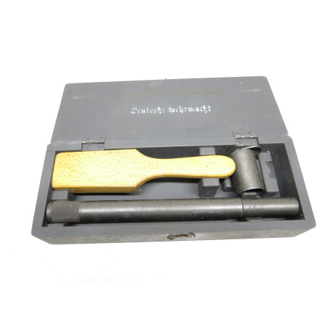 Boite en bois avec accessoires WH   ref 558 