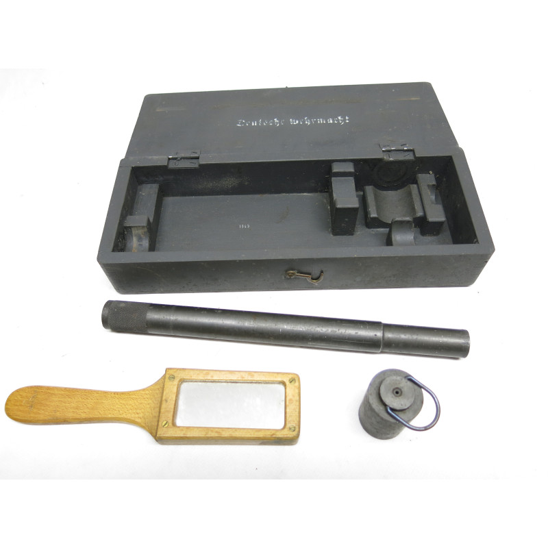 Boite en bois avec accessoires WH   ref 558 