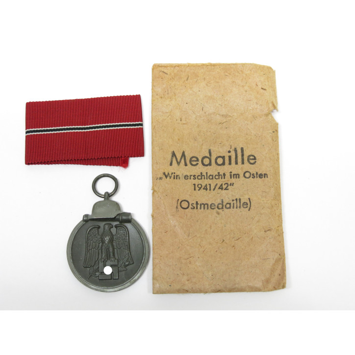 Médaille Allemande  front de l'est originale 1942 avec emballage ref   339