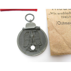 Médaille Allemande  front de l'est originale 1942 avec emballage ref   339