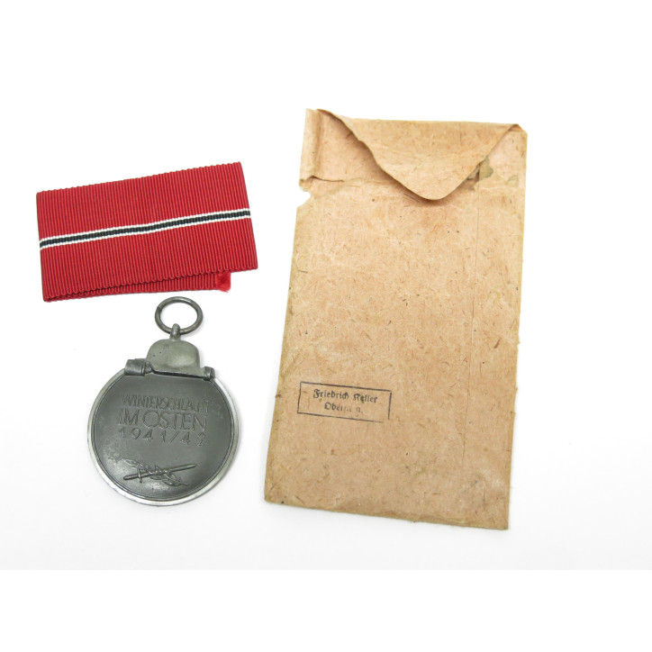 Médaille Allemande  front de l'est originale 1942 avec emballage ref   339
