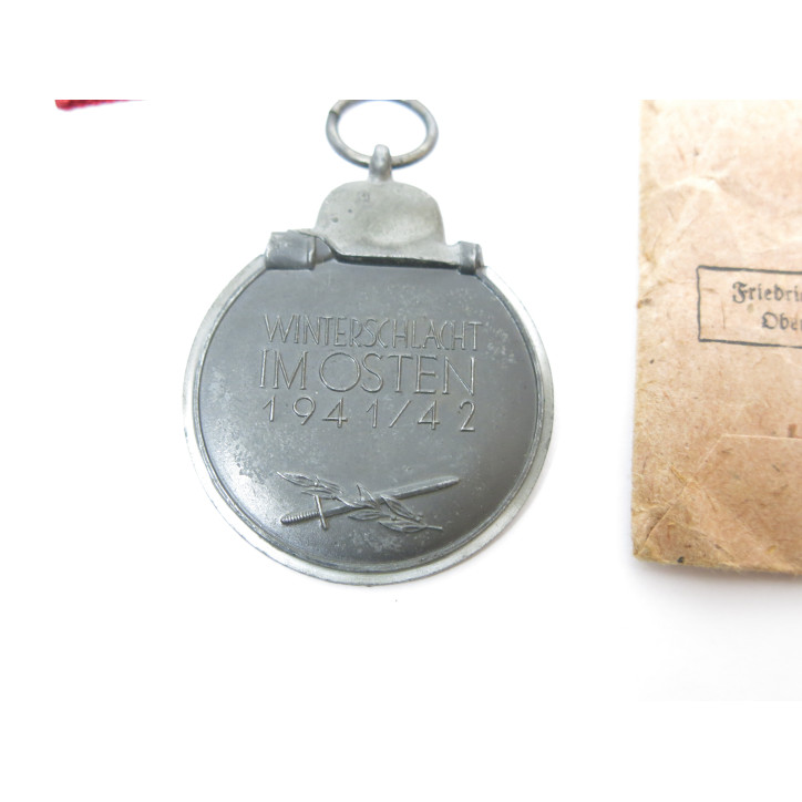 Médaille Allemande  front de l'est originale 1942 avec emballage ref   339