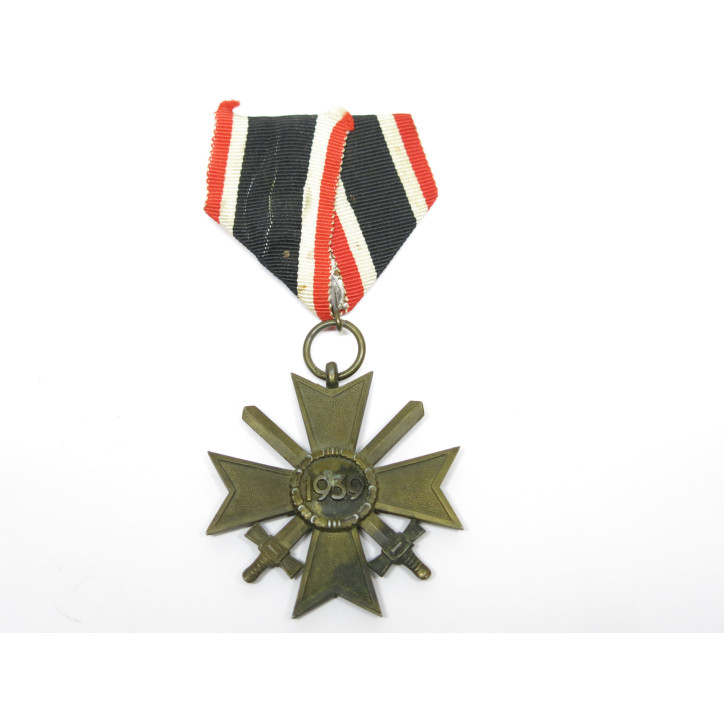 Croix du merite 1939 avec glaives  originale ref 330  