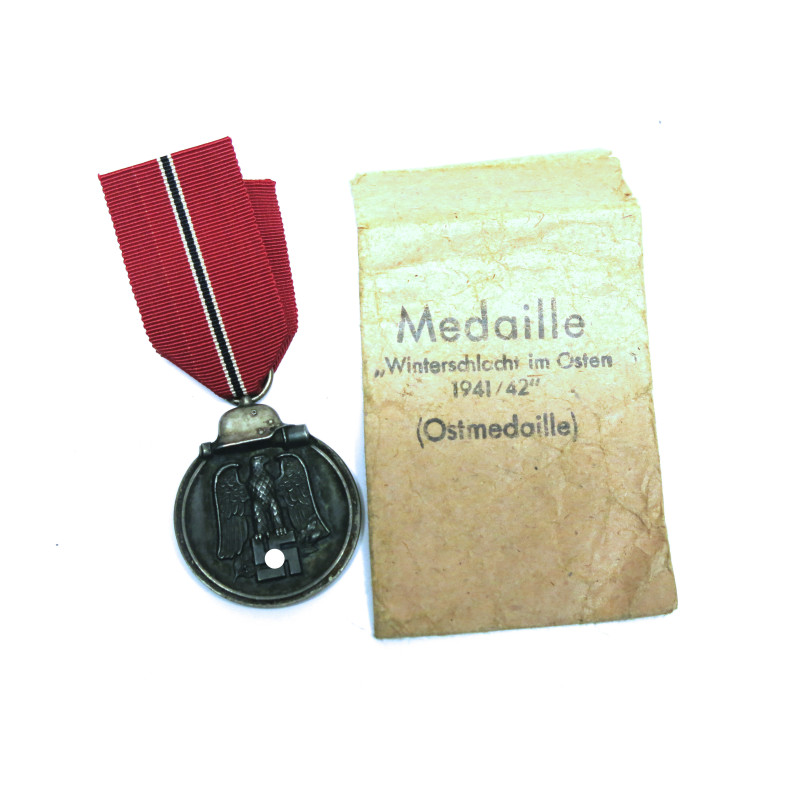 Médaille Allemande  front de l'est originale 1942 avec emballage ref   114