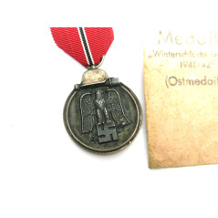 Médaille Allemande  front de l'est originale 1942 avec emballage ref   114