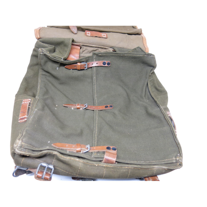 Superbe sac a dos poil de vache Allemand daté 1942 ref sa 963