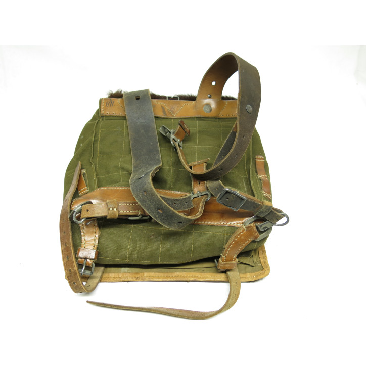 Superbe sac a dos poil de vache Allemand daté 1942 ref sa 963